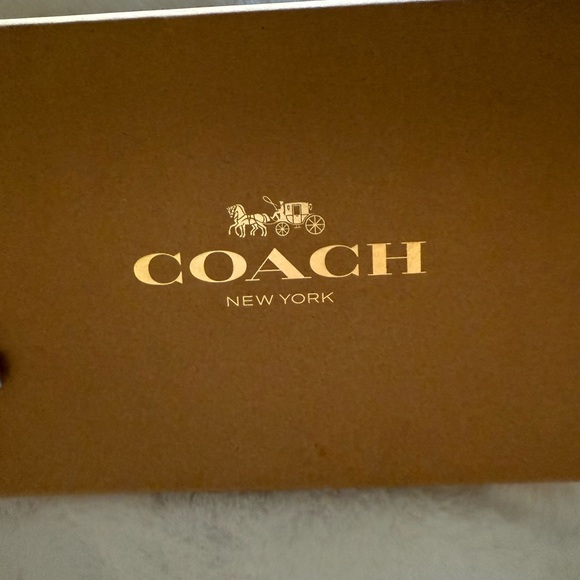 NWT Coach Boxed Mini Wallet On Chain In Signature Canvas Glacier White /2 charms - Picture 2 of 14
